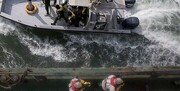 تصاویر | توقیف دو شناور در نزدیکی جزیره ابوموسی توسط سپاه