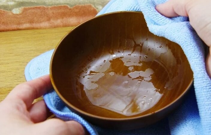 ۵ نکته طلایی برای تمیز کردن ظروف خانه | کارد و چنگال ها را با این روش تمیز کنید