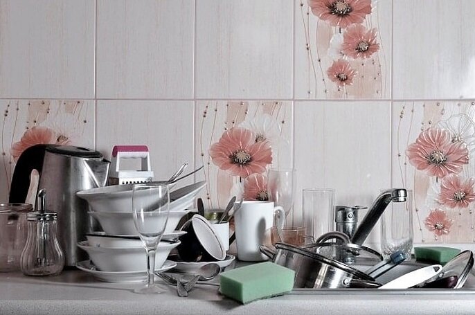 ۵ نکته طلایی برای تمیز کردن ظروف خانه | کارد و چنگال ها را با این روش تمیز کنید