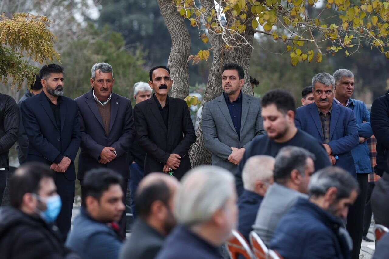 حصارکشی دور مزار و سر دادن شعارهای هنجارشکنانه در چهلمین روز درگذشت آرمیتا گراوند؟ + تصاویر