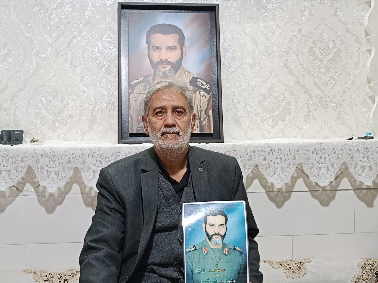 دیدار با خانواده سردار حسن اکبری | میگفت: وقت رفتن به باغفیض است... | لحظه خنثیسازی بمب پرکشید