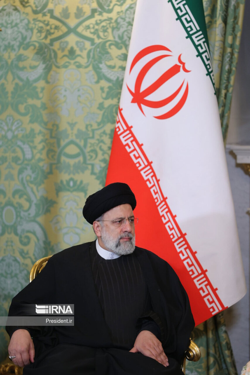 تصاویر؛ زبان بدن پوتین و رئیسی در دیدار دیروز | شباهت جالب ژست های ۲ رئیس جمهور