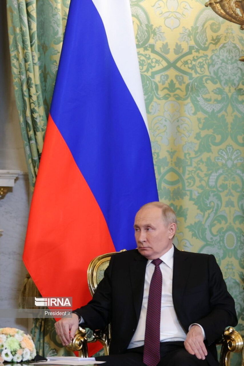 تصاویر؛ زبان بدن پوتین و رئیسی در دیدار دیروز | شباهت جالب ژست های ۲ رئیس جمهور