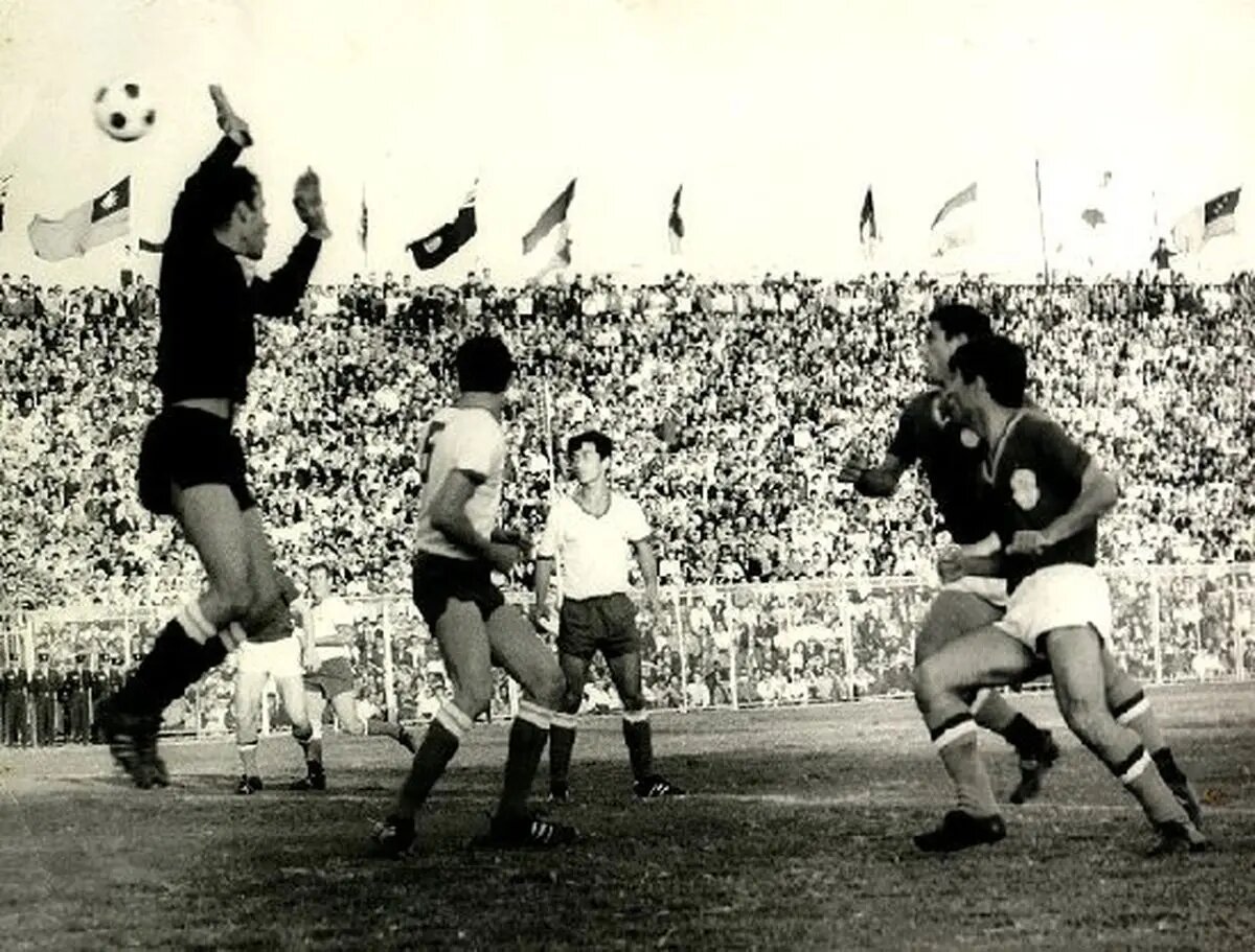 روایت روشن از تاریخی‌ترین روز فوتبال تهران |  ۴۰ هزار تماشاگر علیه اسرائیل شعار دادند