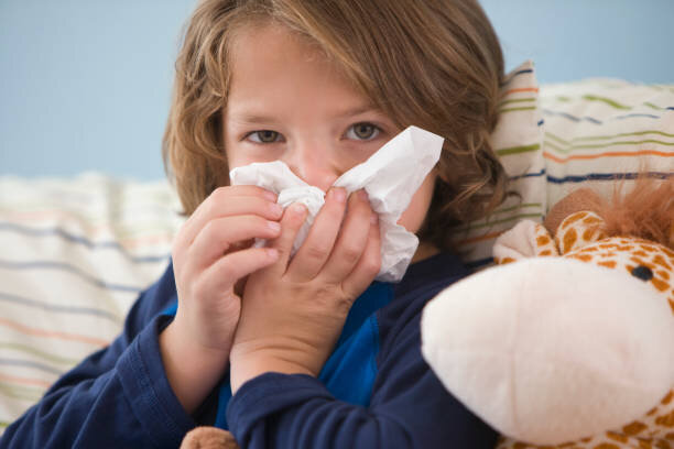 سرماخوردگی، کرونا یا آنفلوآ نزا ؛ فرزندم به کدام یک مبتلا شده است؟