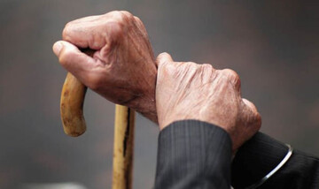 کارهایی که در ۴۴ و ۶۰ سالگی باید انجام دهید تا دیرتر پیر شوید