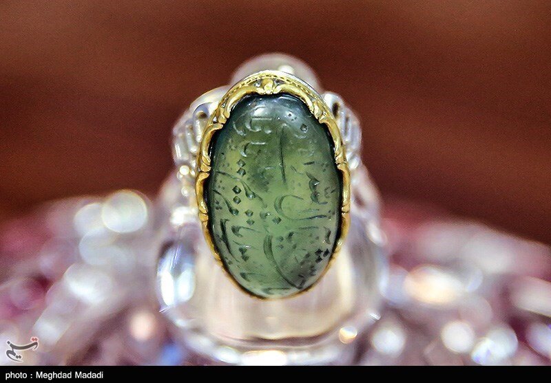 عکس | پیشنهاد دو میلیارد تومانی برای انگشتر رهبر انقلاب دادند