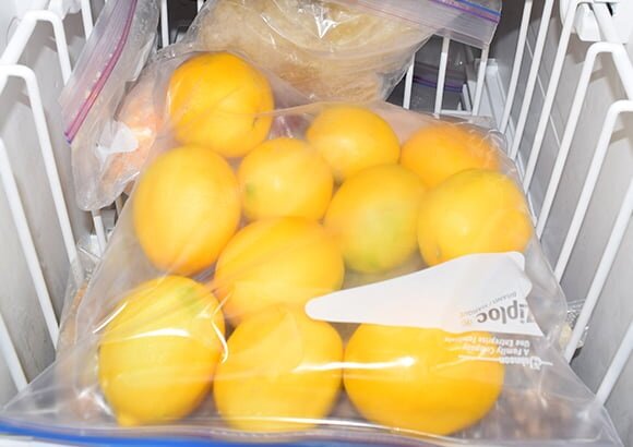 ترفندهای نگهداری طولانی مدت لیمو | چگونه از خراب شدن این میوه جلوگیری کنیم؟