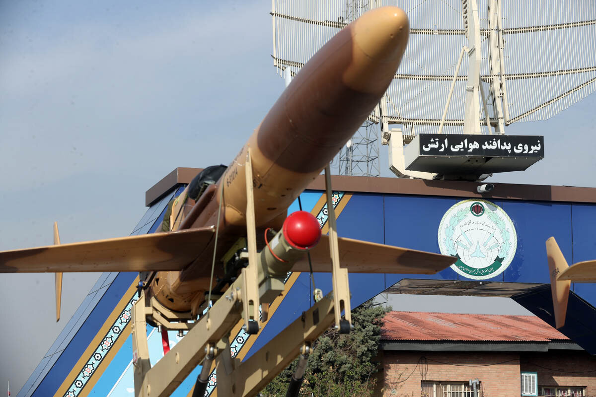 پرنده‌های جنگی جدید ایران چه ویژگی‌هایی دارند؟ | پهپاد «کرار» و موشک «مجید» را بیشتر بشناسید