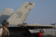تصاویری از لحظه نصب جنگنده‎‌‎های آمریکایی روی ناو آیزنهاور در خلیج فارس