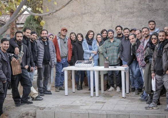 تصاویر پشت صحنه زخم کاری ؛ الناز ملک در کنار جواد عزتی