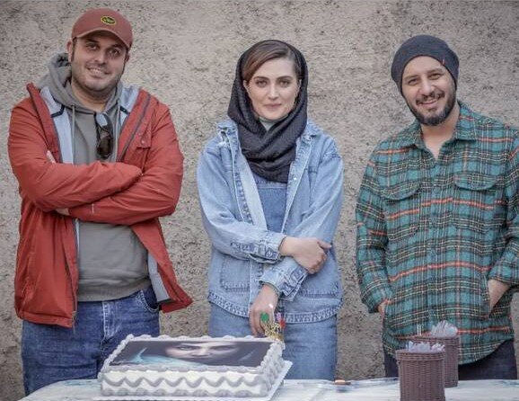 تصاویر پشت صحنه زخم کاری ؛ الناز ملک در کنار جواد عزتی