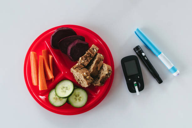 پویش وزارت بهداشت در مورد قند خون و فشار خون | بی نیاز شدن بیماران مبتلا به دیابت به چند بار تزریق در روز