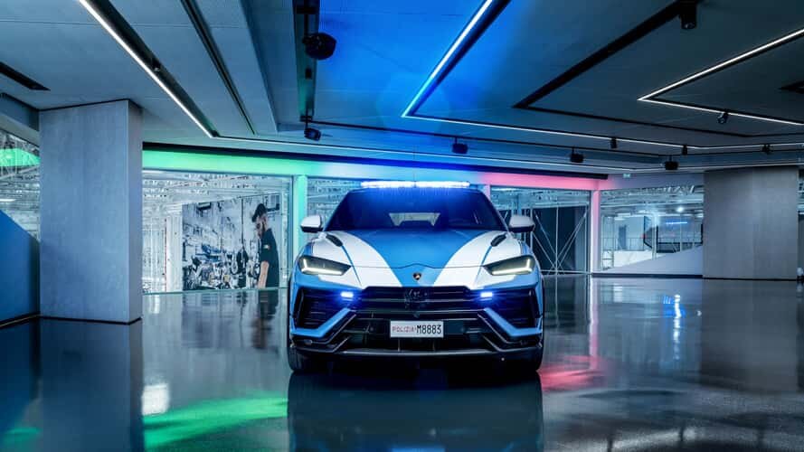 تصاویر | لامبورگینی شاسیبلند، سریعترین خودرو پلیس | مورد عجیب این خودرو برای انتقال اعضای پیوندی بدن!