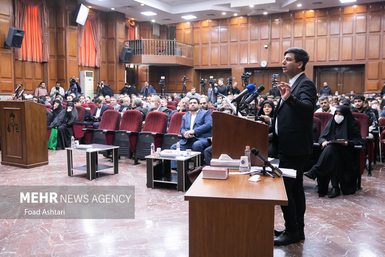 صندلی متهمان در اولین دادگاه رسیدگی به اتهامات گروهک تروریستی منافقین | عکس