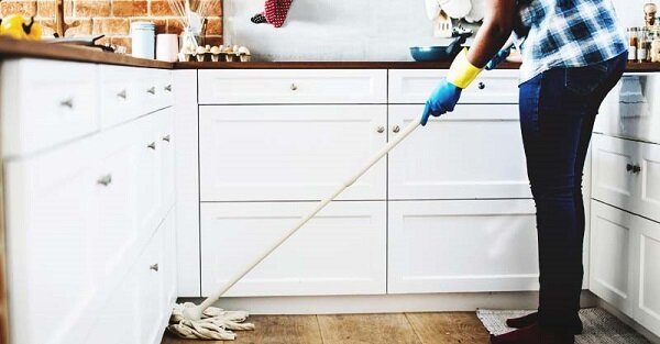 تمیز کردن کف آشپزخانه