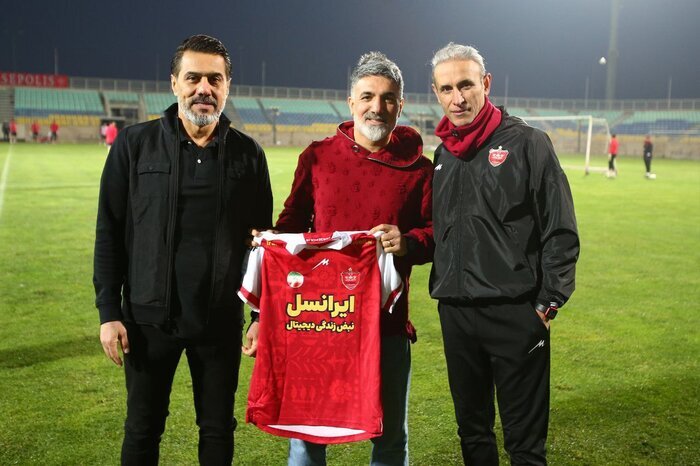 خواننده مشهور شبانه به تمرین پرسپولیس رفت | عکس