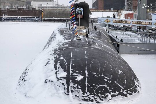 بازدید پوتین از ۲ زیردریایی هسته‌ای جدید روسیه