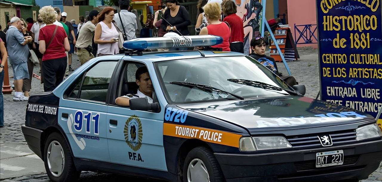 خودرو محبوب ایرانی ها در آرژانتین ماشین پلیس شد! | عکس