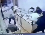 تصاویر لحظات شلیک دزد مسلح به فروشندگان طلا در آذربایجان شرقی! | سارق مسلح دستگیر شد
