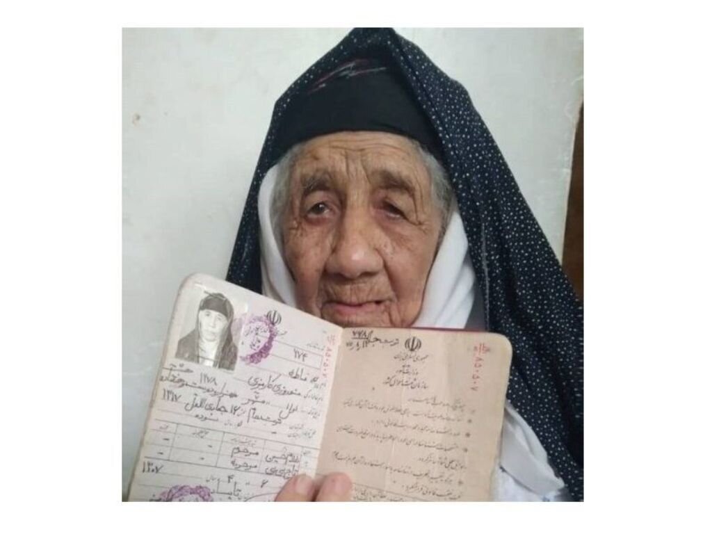 عکس | شناسایی بانوی ۱۲۴ ساله در تربت جام | پیرترین زن ایران هیچ بیماری‌ای ندارد
