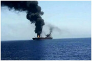 تصاویر اصابت موشک به یک کشتی در دریای سرخ | ویدئو
