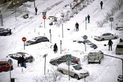 طوفانِ برف مسکو را سفیدپوش کرد | وضعیت خودروها در خیابان را ببینید