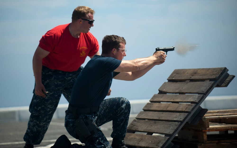 آشنایی با کلت کمری برتا ام ۹