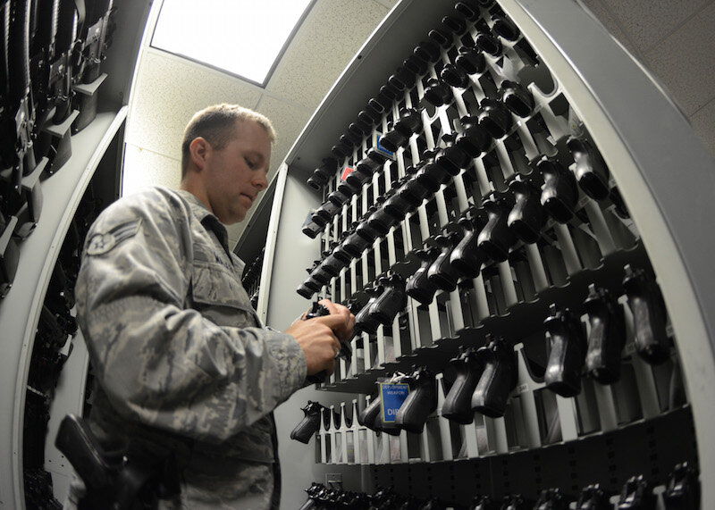 آشنایی با کلت کمری برتا ام ۹