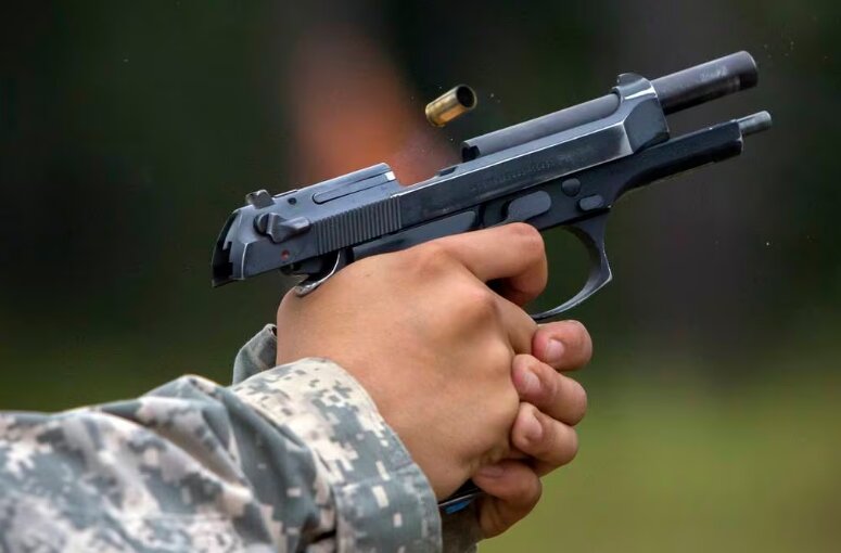 آشنایی با کلت کمری برتا ام ۹