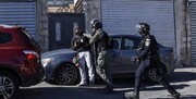 تصاویر لگد زدن های پلیس اسرائیل به سر خبرنگار | حمایت وزیر صهیونیستی از افسر ضارب