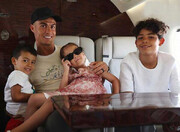 تصاویری از تفریح فوتبالی رونالدو و فرزندانش در خانه