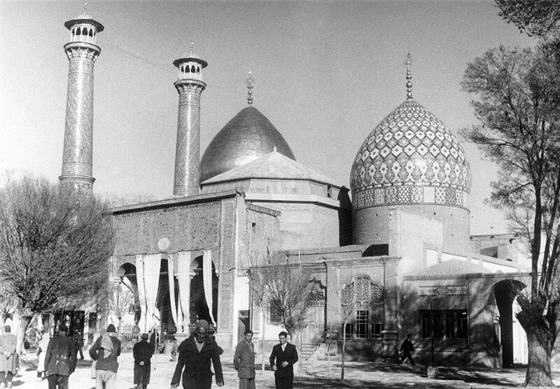 توزیع انار مجانی در بازار حضرتی | زیارت حرم عبدالعظیم(ع) فردای شب یلدا