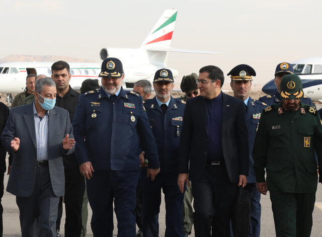 تست پروازی «جت یاسین» با حضور فرمانده کل ارتش انجام شد