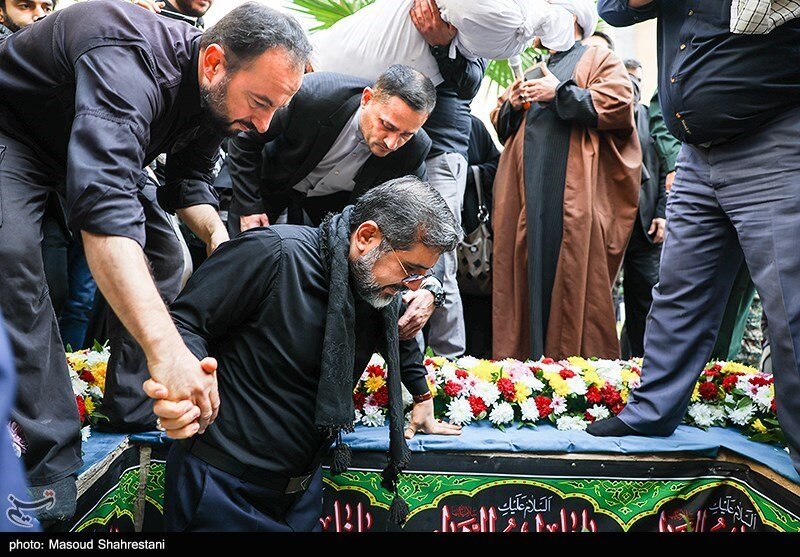وزیر فرهنگ شهید گمنام را به خاک سپرد | تصاویر
