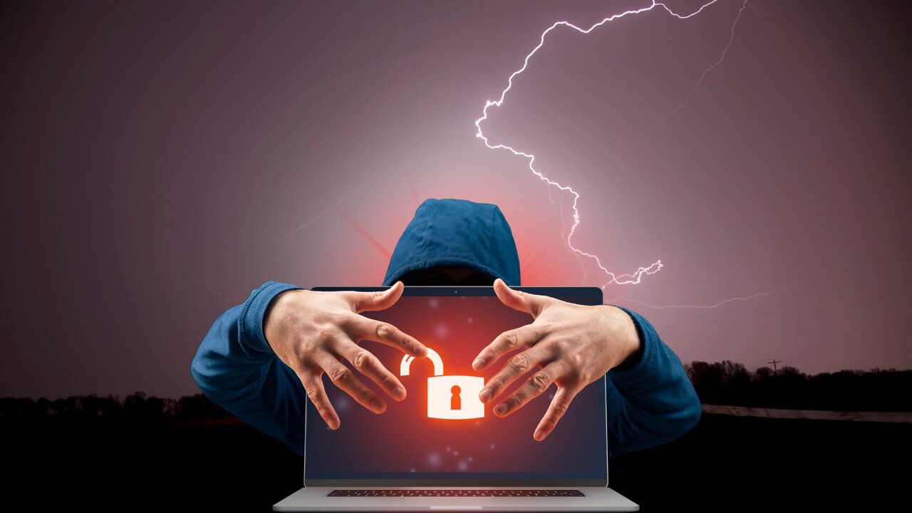 هک سامانههای سوخت | مهاجمان سامانههای سوخت را در سراسر دنیا با اهداف گوناگون هک میکنند