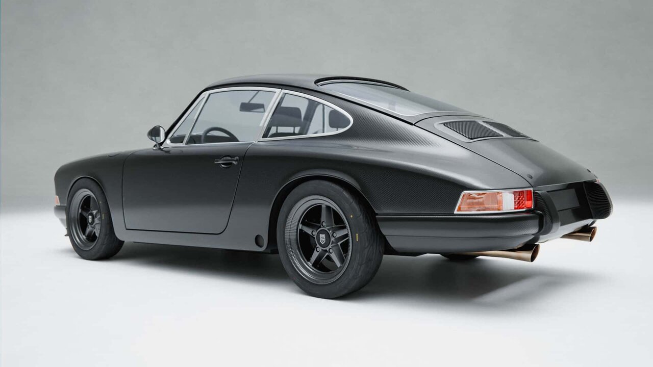 تصاویر | این پورشه قدیمی ۴۳۷ هزار دلار قیمتگذاری شده است | کم وزن با بدنه فیبر کربن