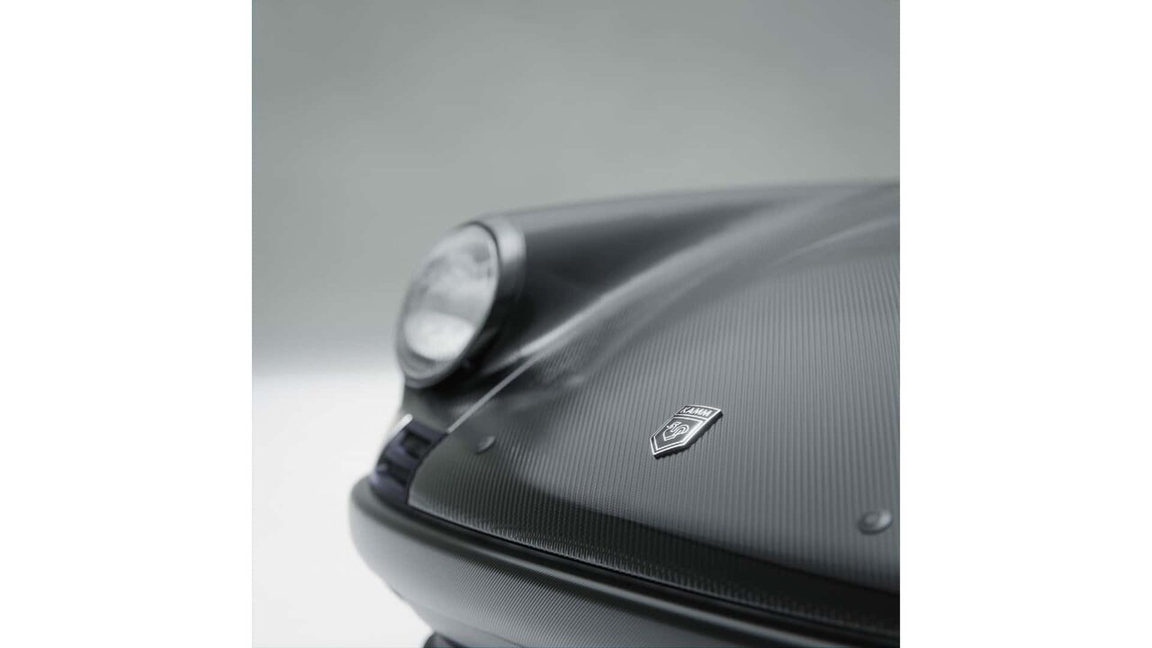 تصاویر | این پورشه قدیمی ۴۳۷ هزار دلار قیمتگذاری شده است | کم وزن با بدنه فیبر کربن