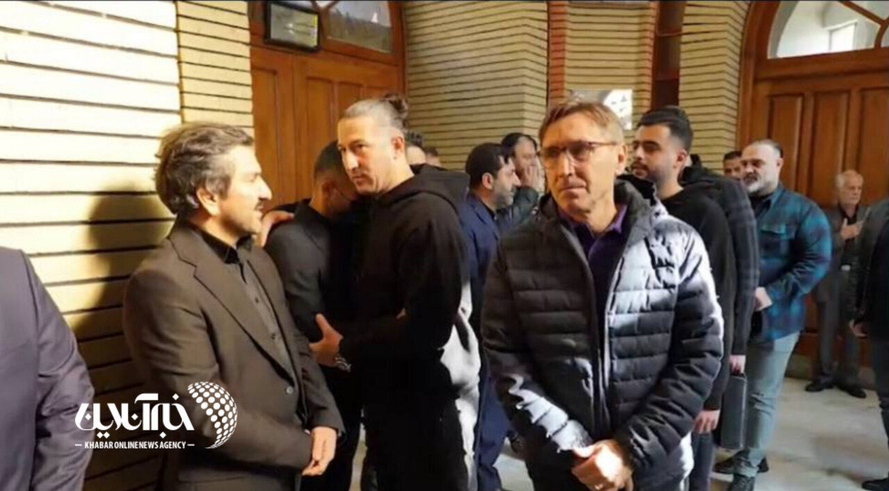 حضور قلعه نویی در مراسم ختم مادر مجری معروف | تصاویر