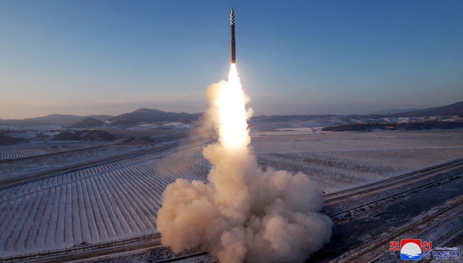 کیم جونگ اون یک موشک بالستیک آزمایش کرد و به آمریکا هشدار داد | تصاویر