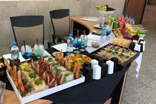 تالار پذیرایی یا جلسه دفاع پایان نامه؟ ؛ پذیرایی گران با پک های لاکچری | امید به نمره بالای پایین نامه با پذیرایی پرزرق و برق