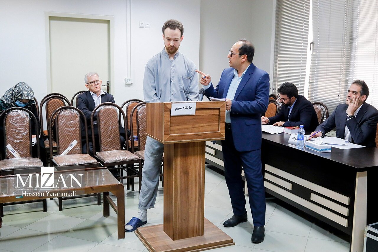 جزئیات و تصاویر دومین دادگاه یوهان فلودروس | دیپلمات اتحادیه اروپا یا جاسوس اسرائیل؟ | حضور کاردار سوئد در دادگاه