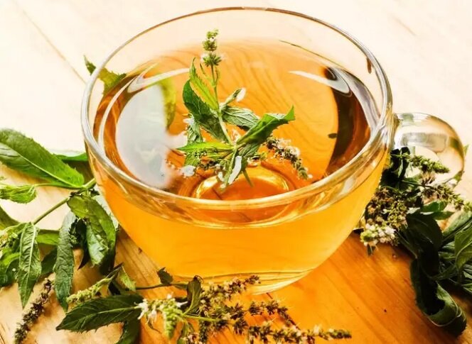 ۶ راهکار برای فرار از نفخ بعد از پرخوری در شب یلدا