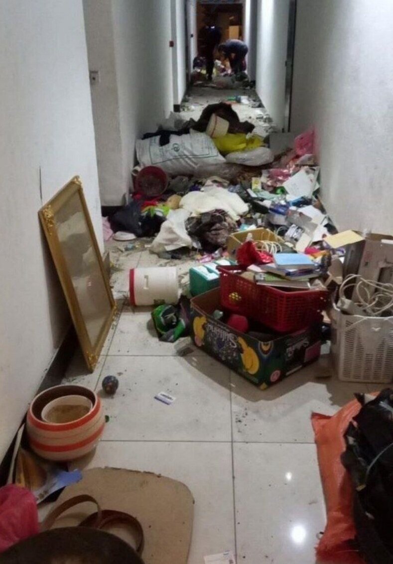 زباله در خانه زني در اكباتان
