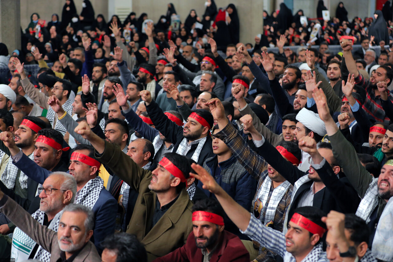 اظهارات مهم رهبر انقلاب درباره انتخابات | رقابت یعنی میدان باز باشد برای مسابقه جناحهای سیاسی | انتخابات جلوی دیکتاتوری، هرج و مرج و ناامنی را میگیرد