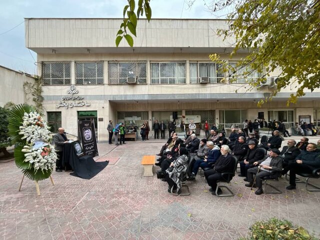 تصاویر مراسم وداع با پیکر توران مهرزاد ؛ هزینه مراسم ترحیم خرج خیریه شود