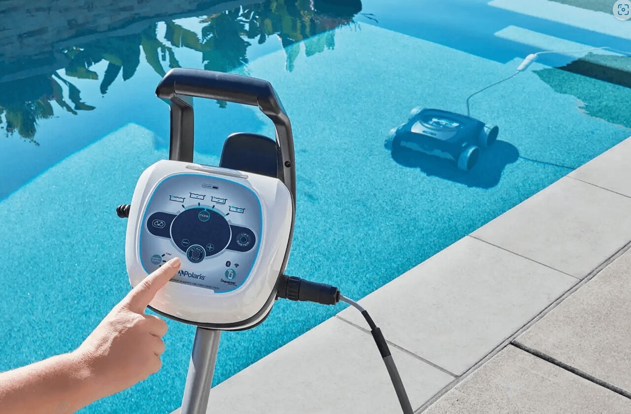 راهنمای خرید انواع جارو استخری برای داشتن یک استخر همیشه درخشان