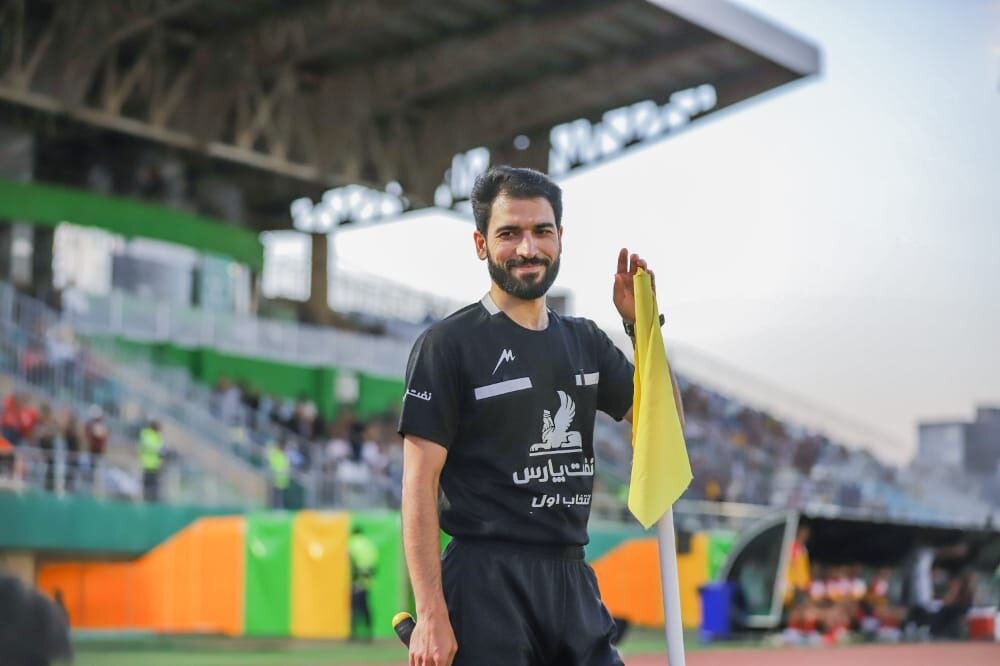 این داور فوتبال آخوند است | تصمیم گرفتم فوتبال را کنار بگذارم! | داوری فوتبال و مسائل حوزوی جدا از هم نیستند