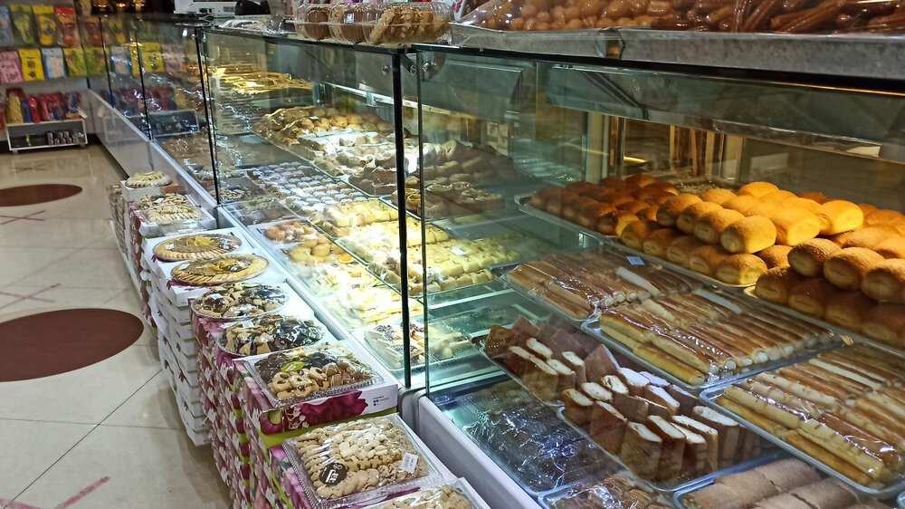 گشتی در کافهها و قنادیهای نوستالژیک تهران که بنیانگذاران ارمنی دارند | موسیوهای خوراکیهای خوشمزه