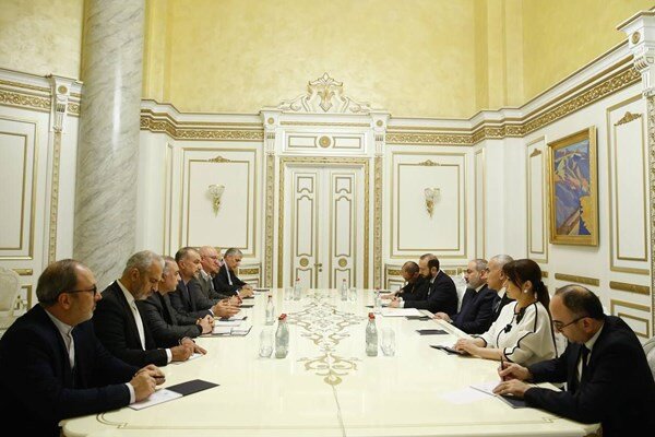 عکس؛ امیرعبداللهیان با پاشینیان دیدار کرد | چه کسانی در این دیدار حضور داشتند؟